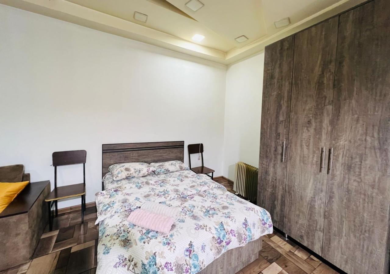 Nice And Sunny 1 Room Studio Near City Center + Open Balcony Yerevan Exterior photo