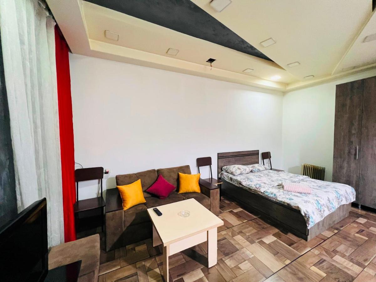 Nice And Sunny 1 Room Studio Near City Center + Open Balcony Yerevan Exterior photo