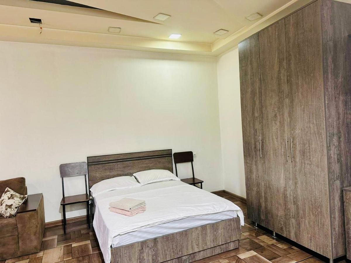 Nice And Sunny 1 Room Studio Near City Center + Open Balcony Yerevan Exterior photo